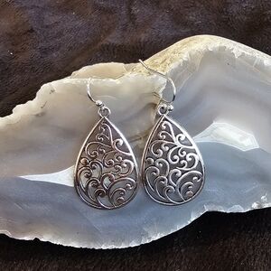 💥4 for $25💥Silvertone Tear Drop Swirly Earrings